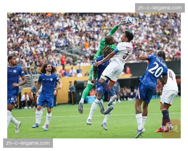 莫耶斯部署五后卫体系压缩空间 针对性限制帕尔默前场活动范围